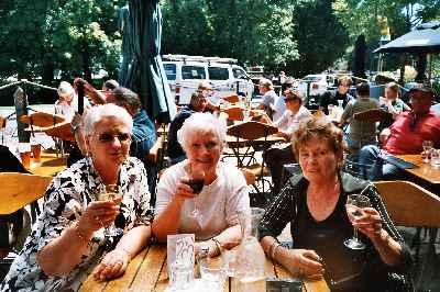 Image016_14.jpg - Elaine Scarlett, Liz Edwards and Liz Sutherland ex Somerset Avenue people and ex Newtown School students
