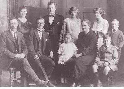 17-Pye_Charles-(4230)-FAMILY-fp.jpg - Back Row L to R: Theresa Ann Gertrude Pye known as
Annie RIN-4280, Richard Charles Pye Known as Charlie
RIN-4273, Mary Agnes Geraldine Pye known as Molly
RIN-4295, Nellie Pye known as Nell RIN-4306, Leslie
Robert Pye known as Les RIN-4284, Front Row L to R:
Charles Pye RIN-4229, James Thorpe Pye Known as Jim
RIN-2, Edward Roy Pye Known as Teddy RIN-4217, Teresa
Agnes Pye nee Thorpe RIN-4339, William Albert Pye
Known as Bill RIN-4261
