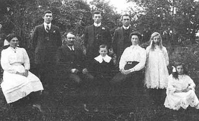 20-PYE_William-Willcoks-family.jpg - L to R: Winnie Pye RIN-333, Standing: William Webber
Pye RIN-330, Sitting: William Willcocks Pye RIN-42994,
Standing at Back L to R: James Harvey Pye RIN-329,
John Maxton Pye RIN-331, Boy standing between parents:
Roy Pye RIN-338, Elizabeth Harvey Pye nee Patrick
RIN-4407, Girl Standing: Jennie Pye RIN-334, Girl
Sitting: Elsie Pye RIN-337 