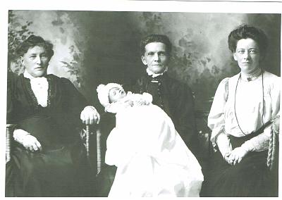 29-BAKER_Group.jpg - L to R Jessie McIntyre RIN 3998, Grandma Baker, Baby =
Alexander William Baker RIN 3982, and Jessie Christina
McAnish Baker nee Miller RIN 3645 taken around 1910