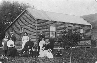 34-family_group.jpg - Jennie, William Jnr (Standing) Elizabeth Harvey Pye (Nee Patrick) Sitting, Winnie (Standing), William Wilcox Pye (Sitting), Roy (Sitting On Ground With Dog), James (Standing), Mary Raper Nee Patrick (Elizabeth's Sister) Holding Her Daughter Mavis Raper, ? John Pye (Standing), Heather Raper & Raymond Raper (Sitting On The Ground)