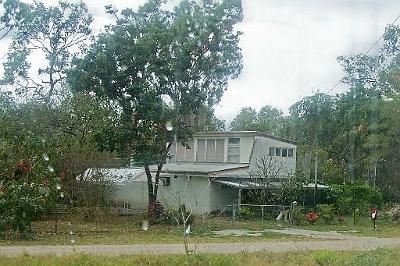 Townsvilleoutskirtshouse.jpg